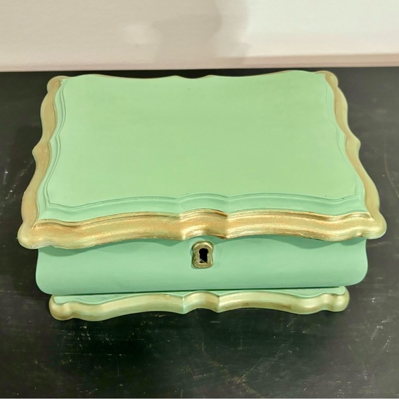 Light Green and Gold Painted Vintage Bombay Brand Jewelry Box - Picture 3 of 10